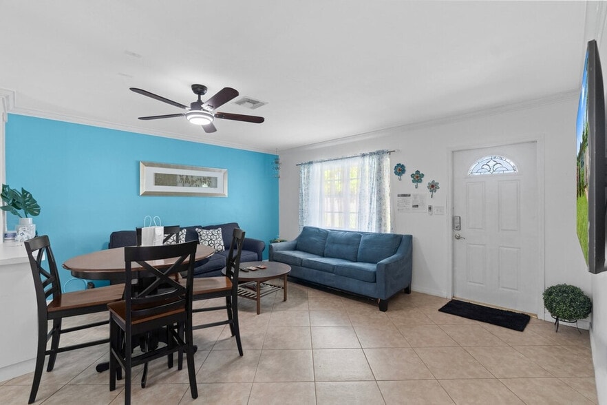 Primary Photo - 311 SW 8th St