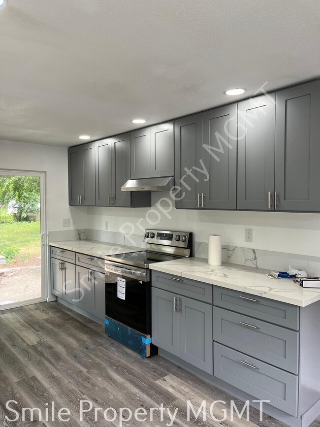 Building Photo - 412 SE 139th Ave