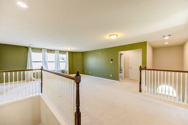 Building Photo - 5918 Rivergrove Bend Dr