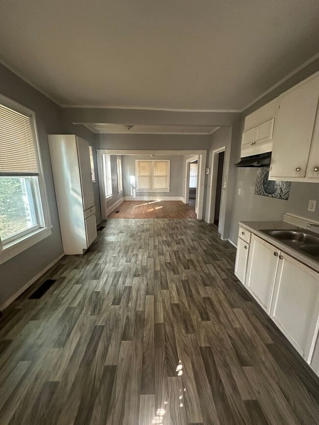 Building Photo - Huge 3 bedroom 2 bath private on a corner lot