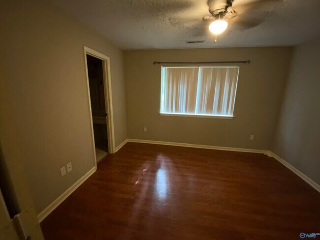 Building Photo - 126 Rebecca Pines Dr