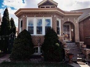 Building Photo - 3851 W 61st St
