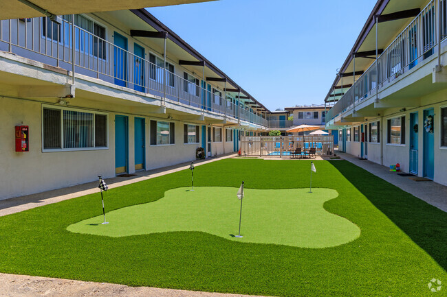 Putting Green - Hillside Plaza Apartments