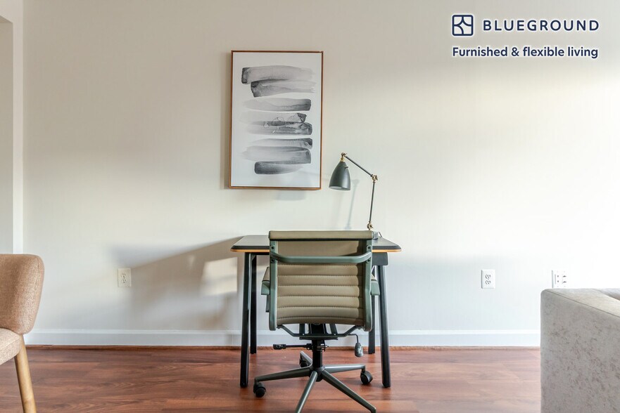 Building Photo - 3900 Fairfax Dr