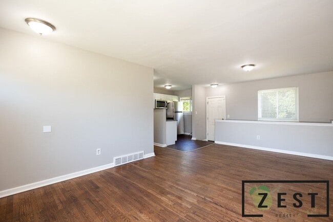 Building Photo - OPEN HOUSE 1/22! 4PM-4:30PM! 3 BED 1 BATH HOME