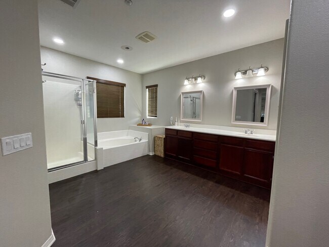 Building Photo - 7413 Tioga Ln