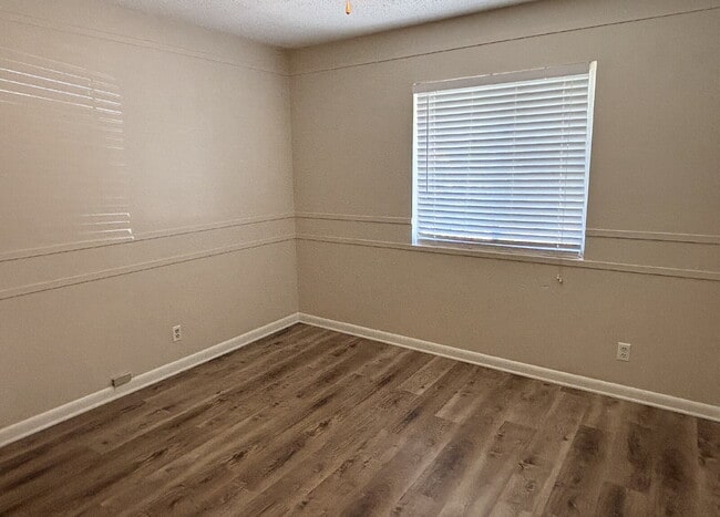 Building Photo - "Charming 3-Bedroom Home in Mary Esther!"