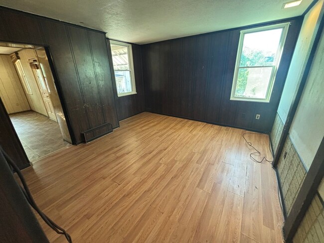 Building Photo - Rare 4 BR/ 2 BA Home with Multi-Generational Layout