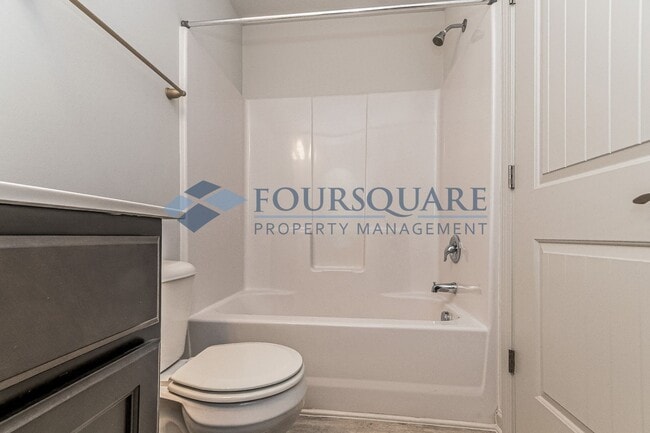 Building Photo - Spacious 3-Bed / 2.5-Bath Townhome with Open Floor Plan & Assigned Parking – Convenient to Downto...