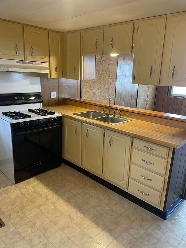 Building Photo - 2 bed/2 Bath