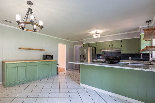 Building Photo - 559 Marsim Dr