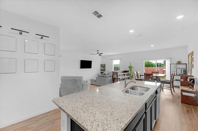 Building Photo - 10357 Jameson Ln