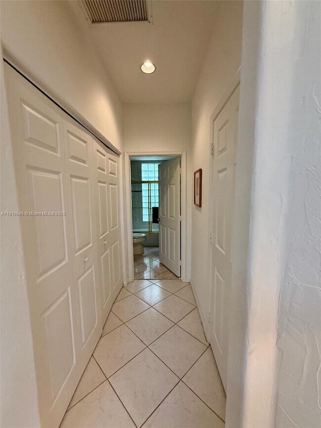 Building Photo - 2454 Bay Isle Ct