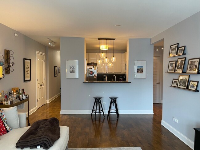 Building Photo - 450 E Waterside Dr