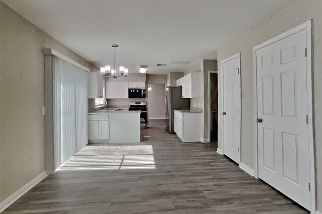 Building Photo - 3414 Green Fields Dr