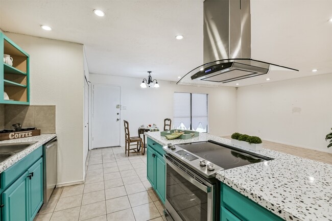 Building Photo - 24426 Rockin 7 Dr