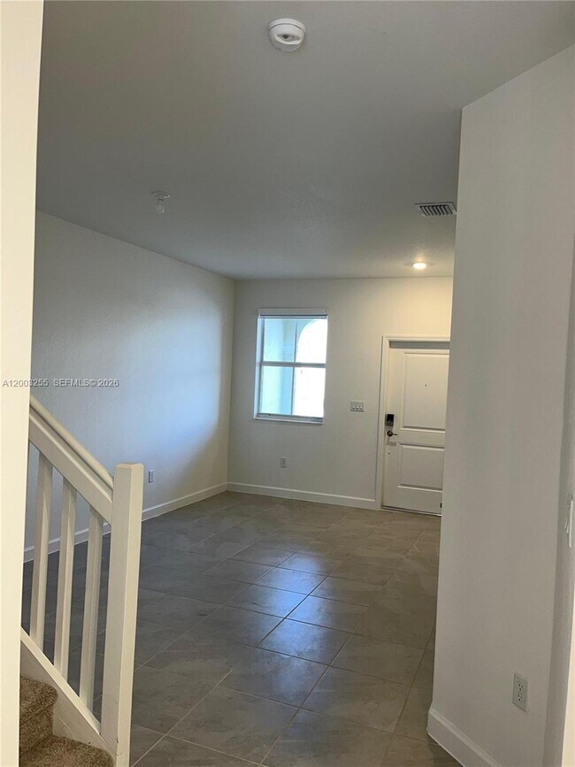 Building Photo - 2679 SE 25th Ter