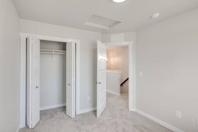Building Photo - 1676 S Sunseeker Ln