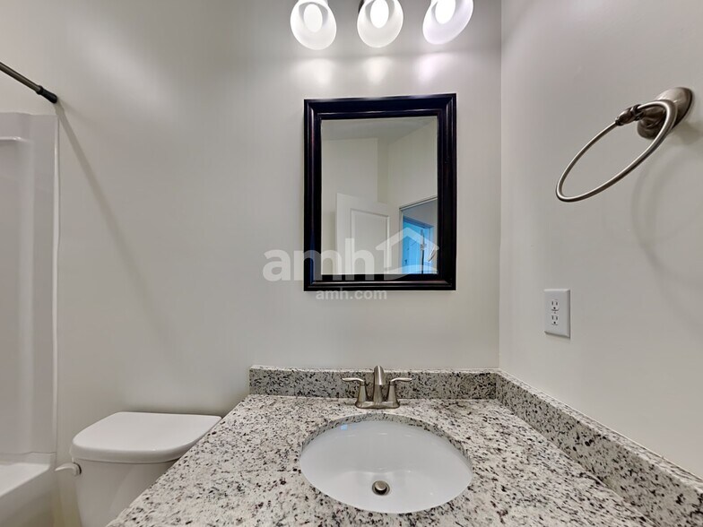 Building Photo - 9684 Spencer Woods Rd