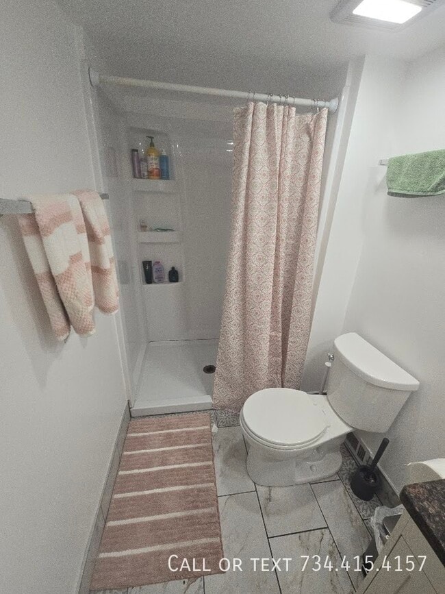 Building Photo - 818 Packard St