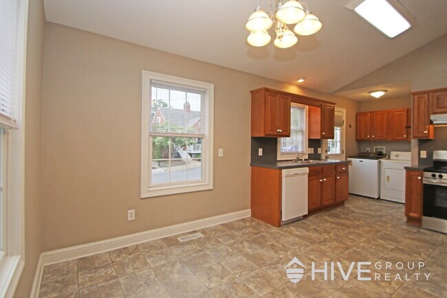 Building Photo - Welcome to your "home sweet home," perfectly situated just a few blocks from the heart of charmin...
