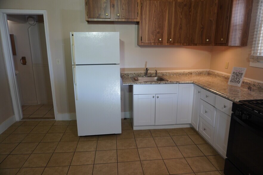 Building Photo - 3033 Hamilton Ave