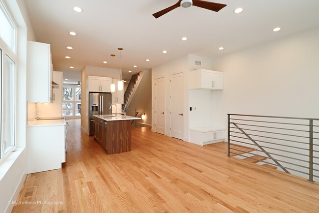 Building Photo - 6123 S Ellis Ave