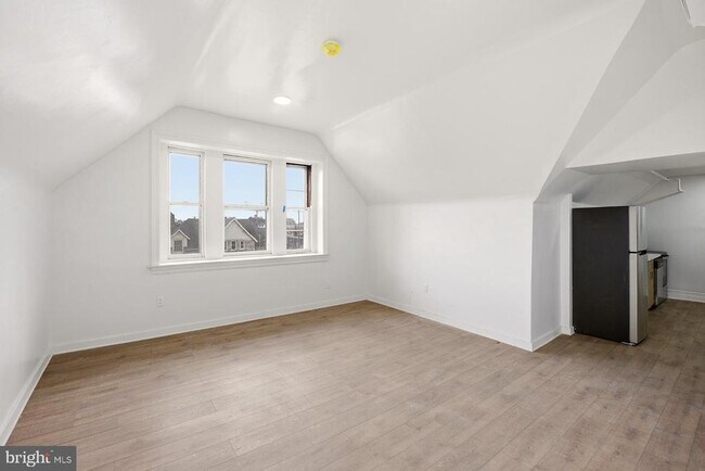 Building Photo - 6012 Ridge Ave