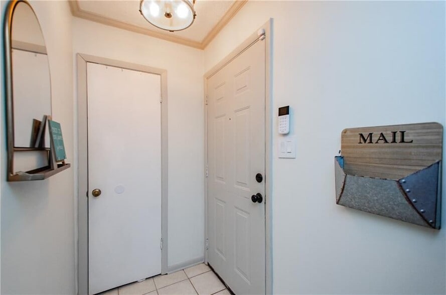 Building Photo - 5157 Roswell Rd