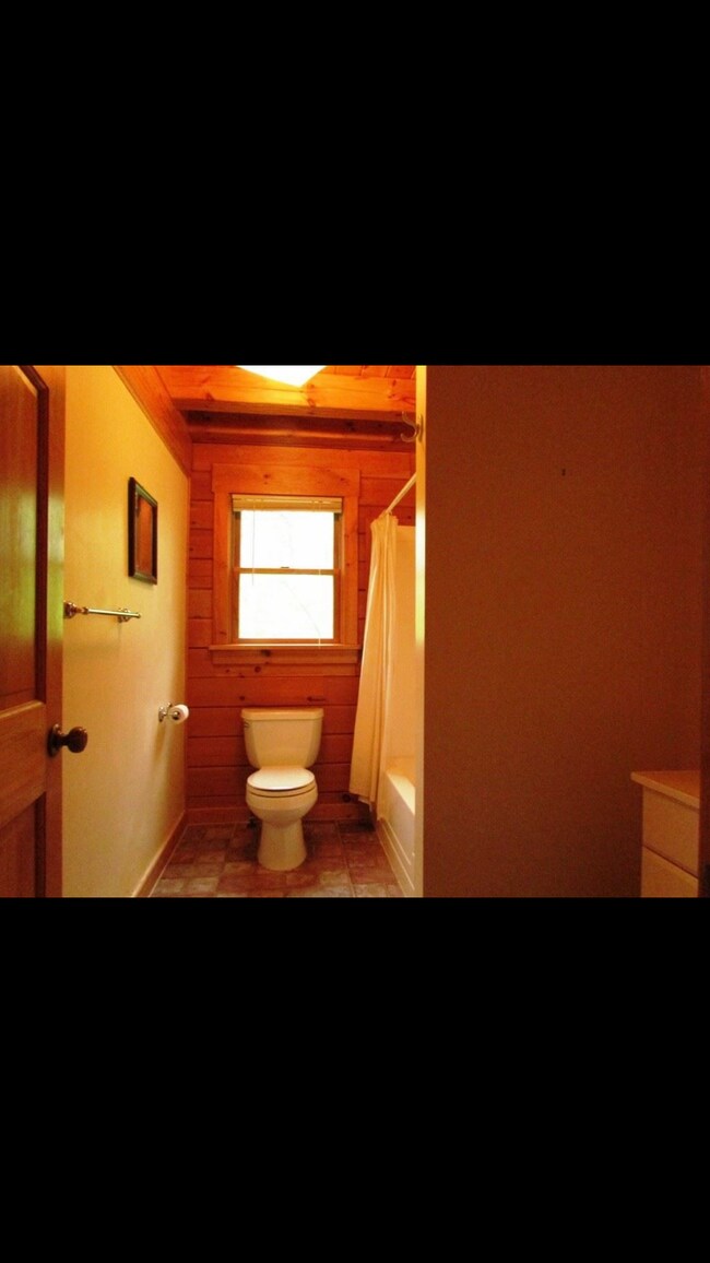 Building Photo - 1415 Briscoe Rd