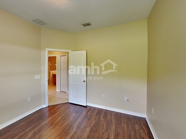 Building Photo - 3112 Dasha Palm Dr