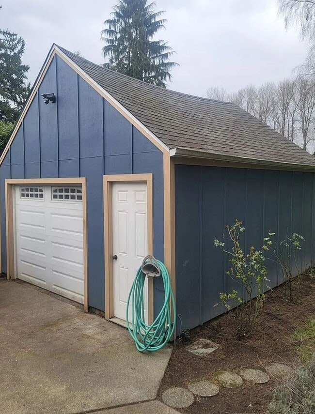 Building Photo - Charming Puyallup Home with Spacious Backyard & Entertainer’s Deck