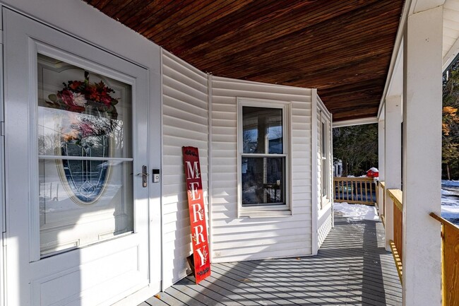 Building Photo - Spacious 3-Bedroom Home