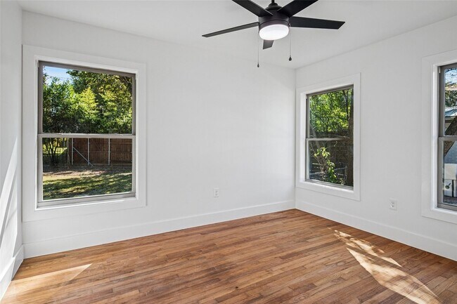 Building Photo - 9946 Kilarney Dr