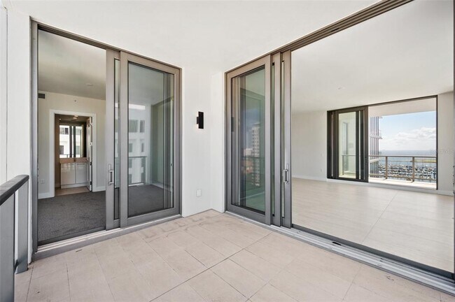 Building Photo - 301 1st St S