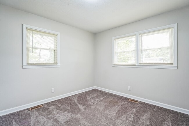 Building Photo - 4BR Brick Ranch with Upgrades & Room to Feel at Home!