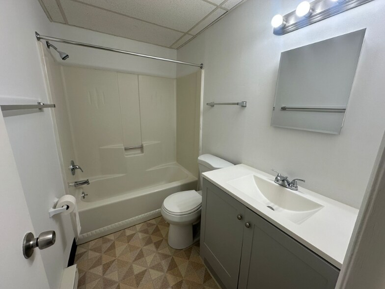 Building Photo - 2426 Echo Valley Dr