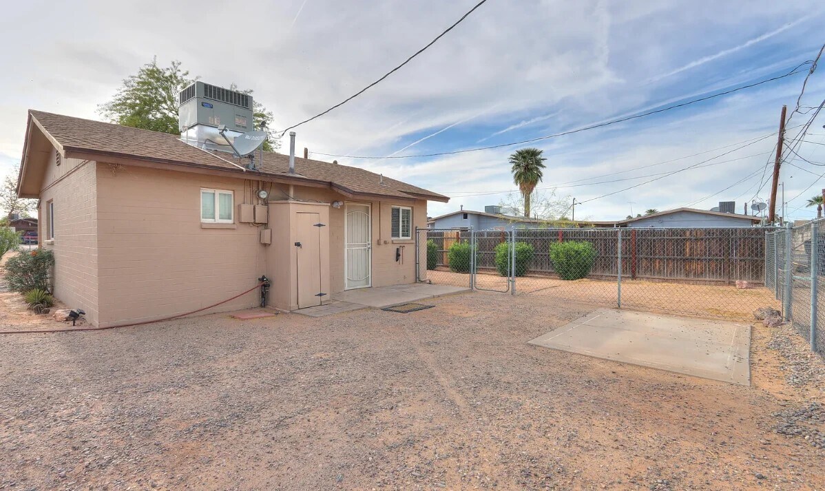 Building Photo - 302 N Morrison Ave