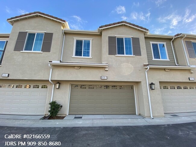 Building Photo - Fontana 3 Bedroom Home
