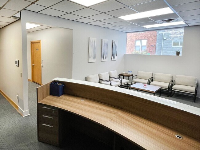 Building Photo - 1920 Monroe St