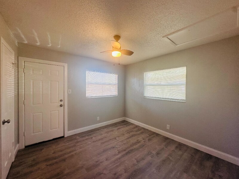 Building Photo - 618 93rd Ave N