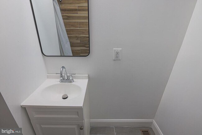 Building Photo - 9 Glenmore Ave