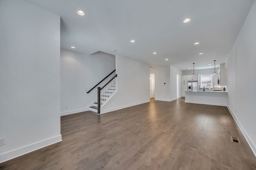 Building Photo - 504 Vernon Cir