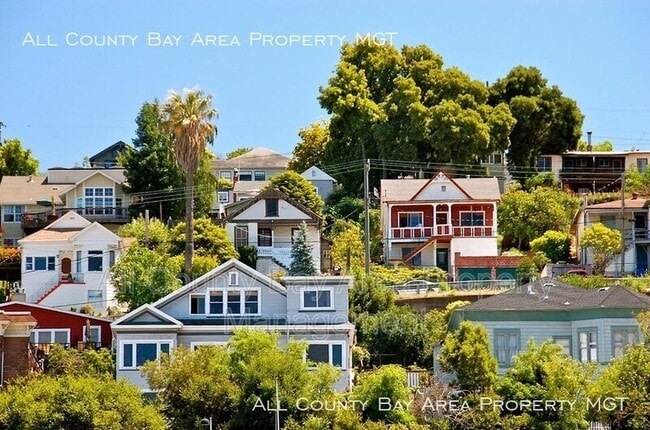 Building Photo - 823 6th Ave