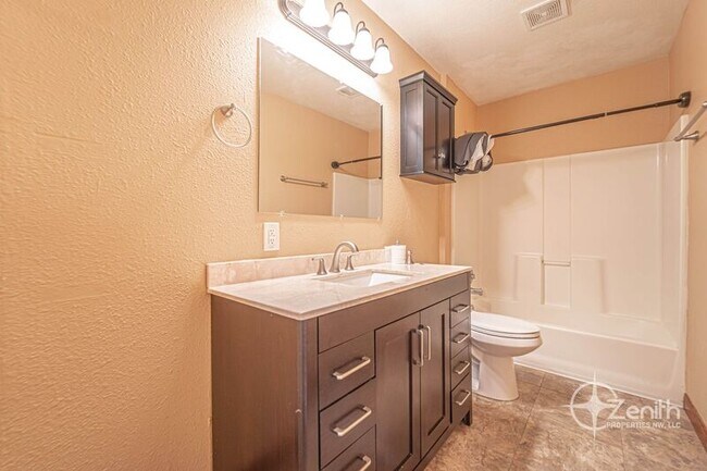 Building Photo - 2502 Fairmount Ave