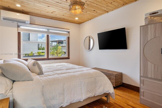 Building Photo - 235 Tavernier Dr