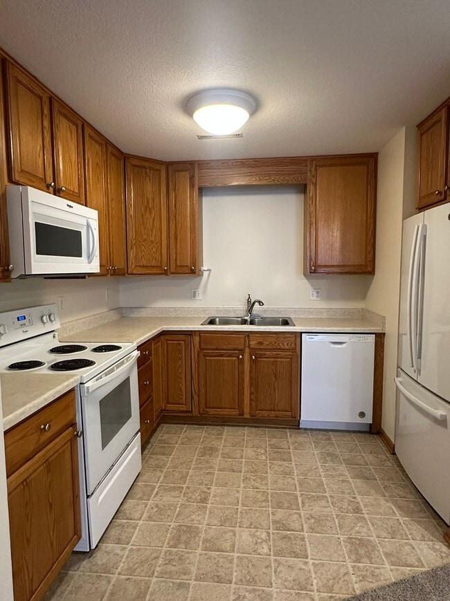 Building Photo - 2519 Bristol Dr