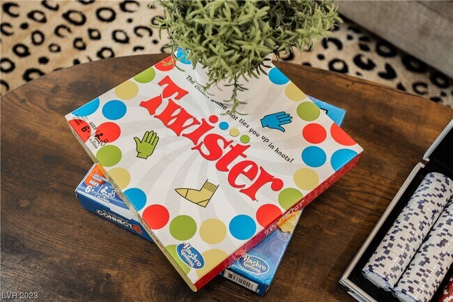 Building Photo - 2205 Santa Paula Dr