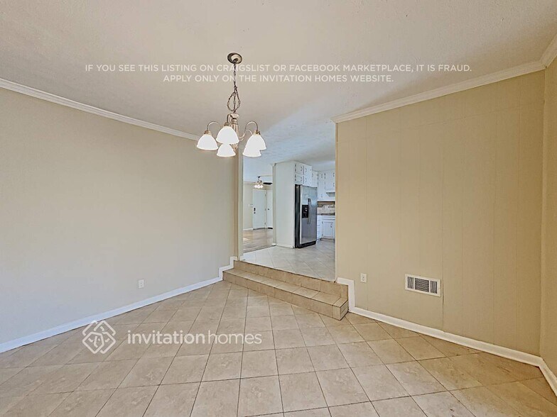 Building Photo - 227 Evergreen Dr SE