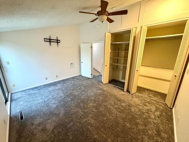 Building Photo - 2 bedroom 2 bath condo